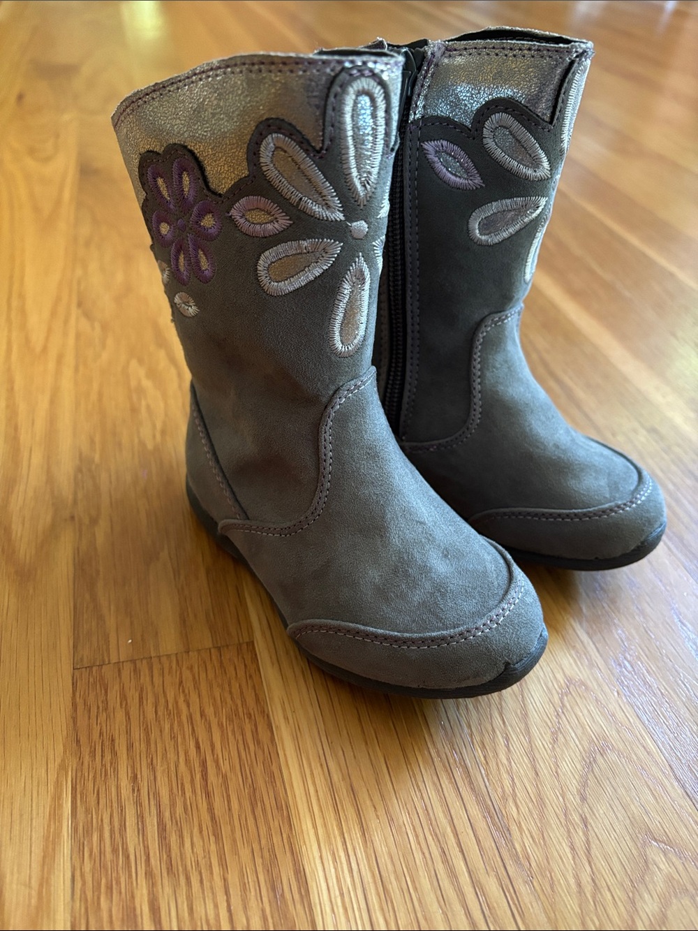 Size 6.5 NWOT Toddler Girl Stride Rite Gray Embroidered Boots